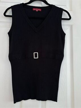 Sleeveless V-Neck Knit Top in Black with Silver Buckle